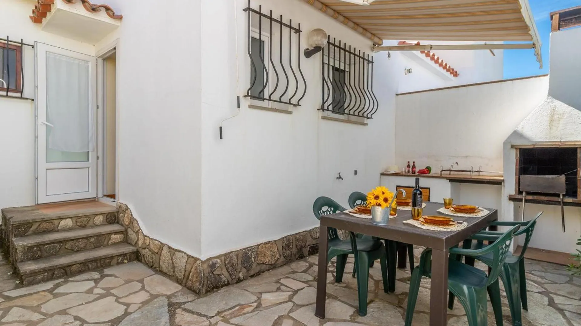 Casa L'Escala, 2 Dormitorios, 5 Personas - Es-325-35 Torroella De Montgri 0*,  Spain