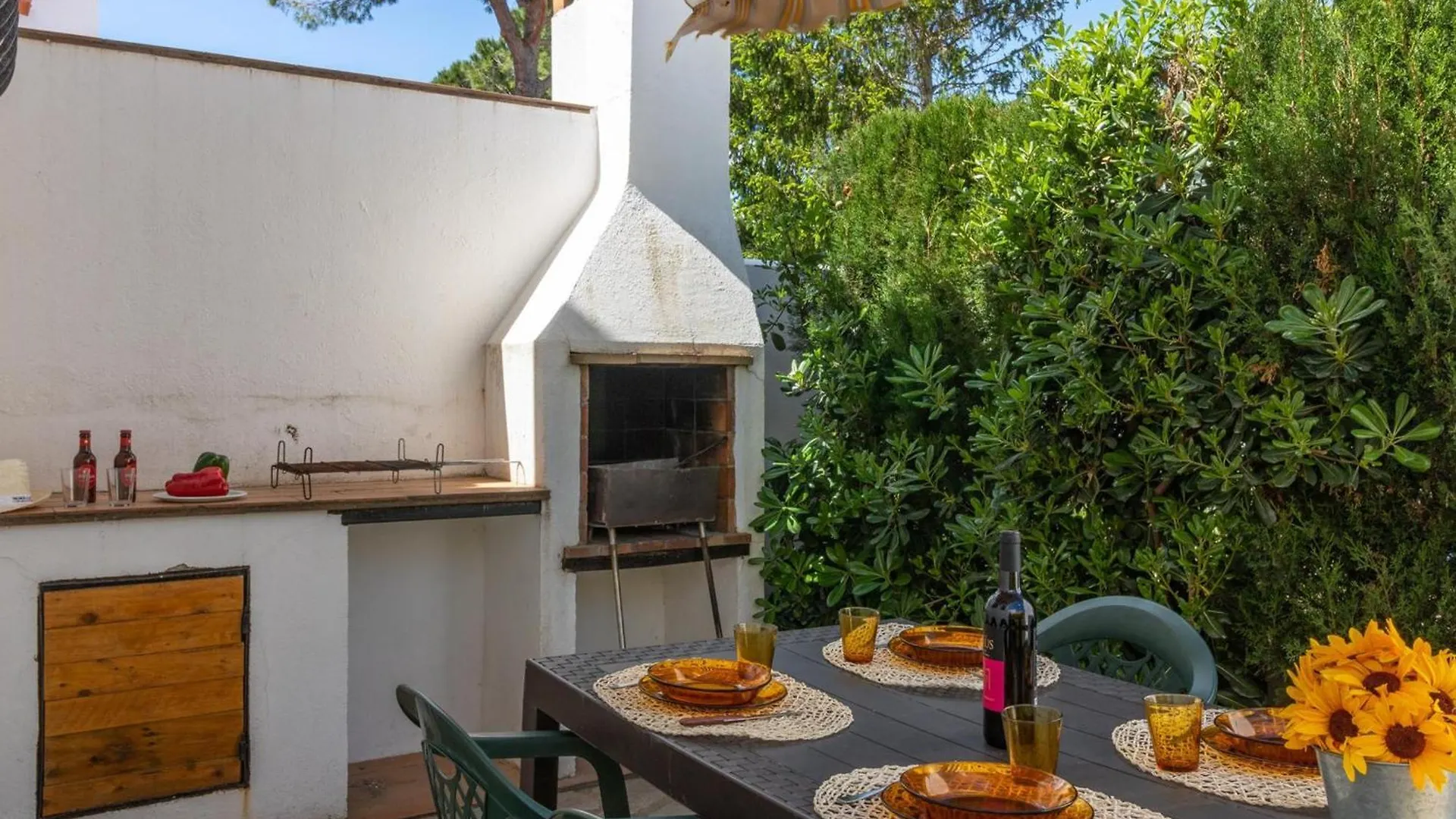 Casa L'Escala, 2 Dormitorios, 5 Personas - Es-325-35 Torroella De Montgri Holiday home