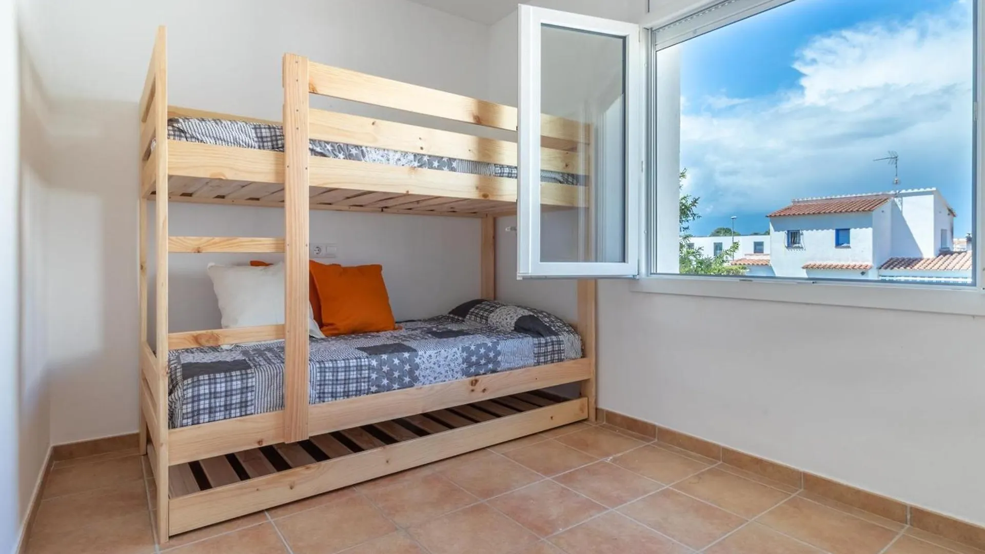 Holiday home Casa L'Escala, 2 Dormitorios, 5 Personas - Es-325-35 Torroella De Montgri