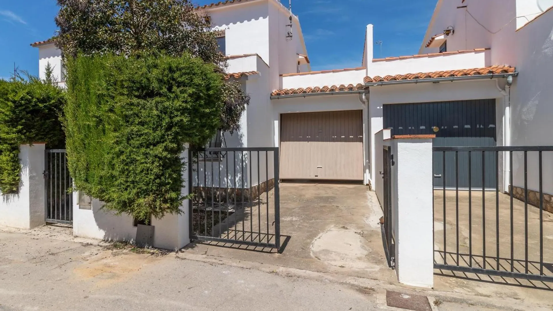 Casa L'Escala, 2 Dormitorios, 5 Personas - Es-325-35 Torroella De Montgri 0*,  Spain